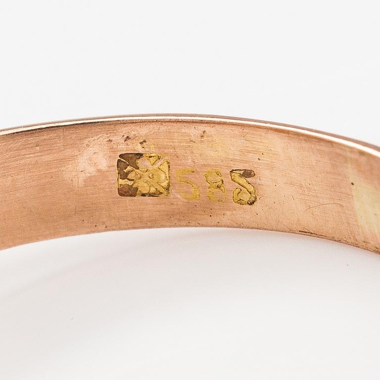 A 14K gold ring with a ca. 0.66 ct old-cut diamond.