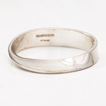 Pekka Piekäinen, Armband, sterlingsilver. Auran Kultaseppä, Åbo 1976.