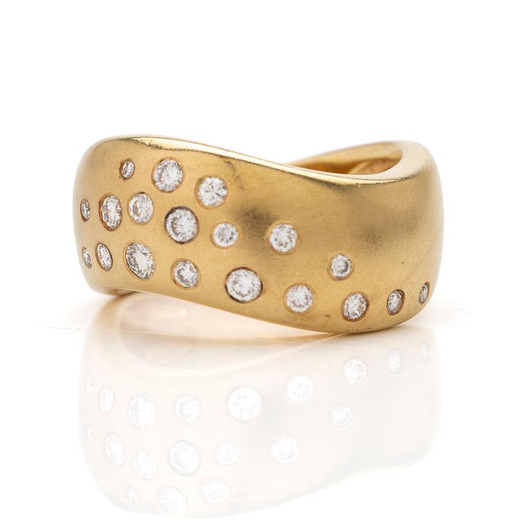 Heribert Engelbert, 18K gold ring with diamonds, Stockholm 1998.