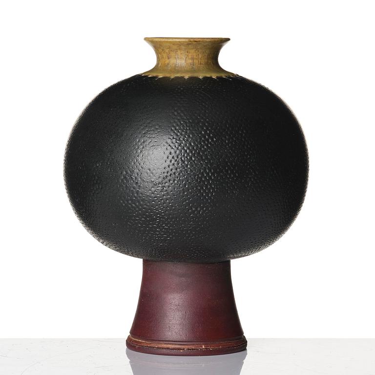 Wilhelm Kåge, a "Farsta" stoneware vase, Gustavsberg Studio 1955.