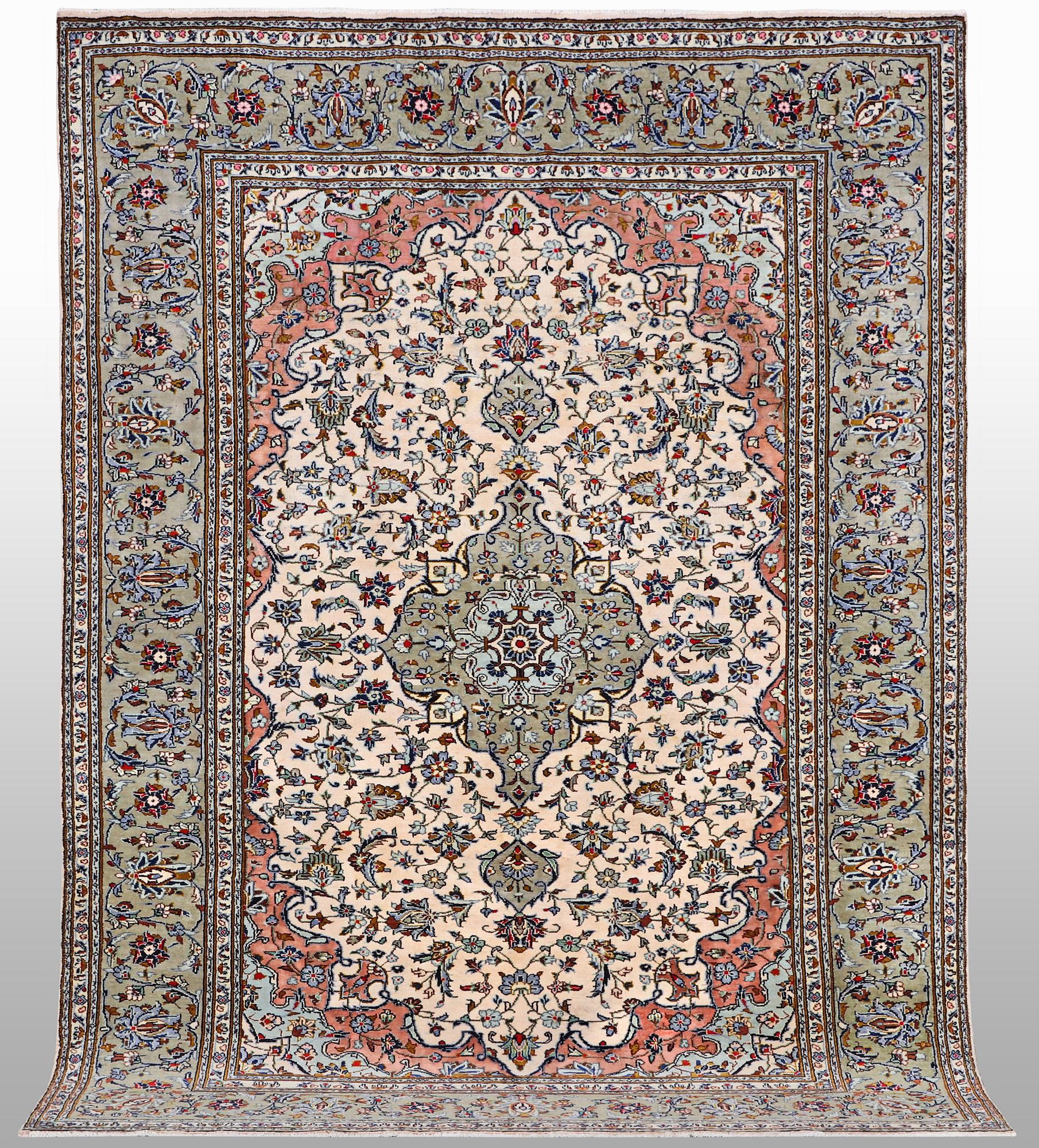 A carpet, Kashan, ca 291 x 201 cm.