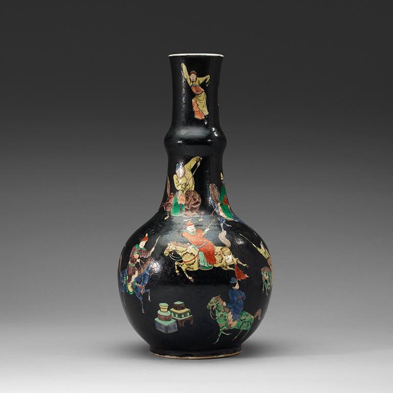 A famille noire vase, late Qing dynasty (1644-1912).