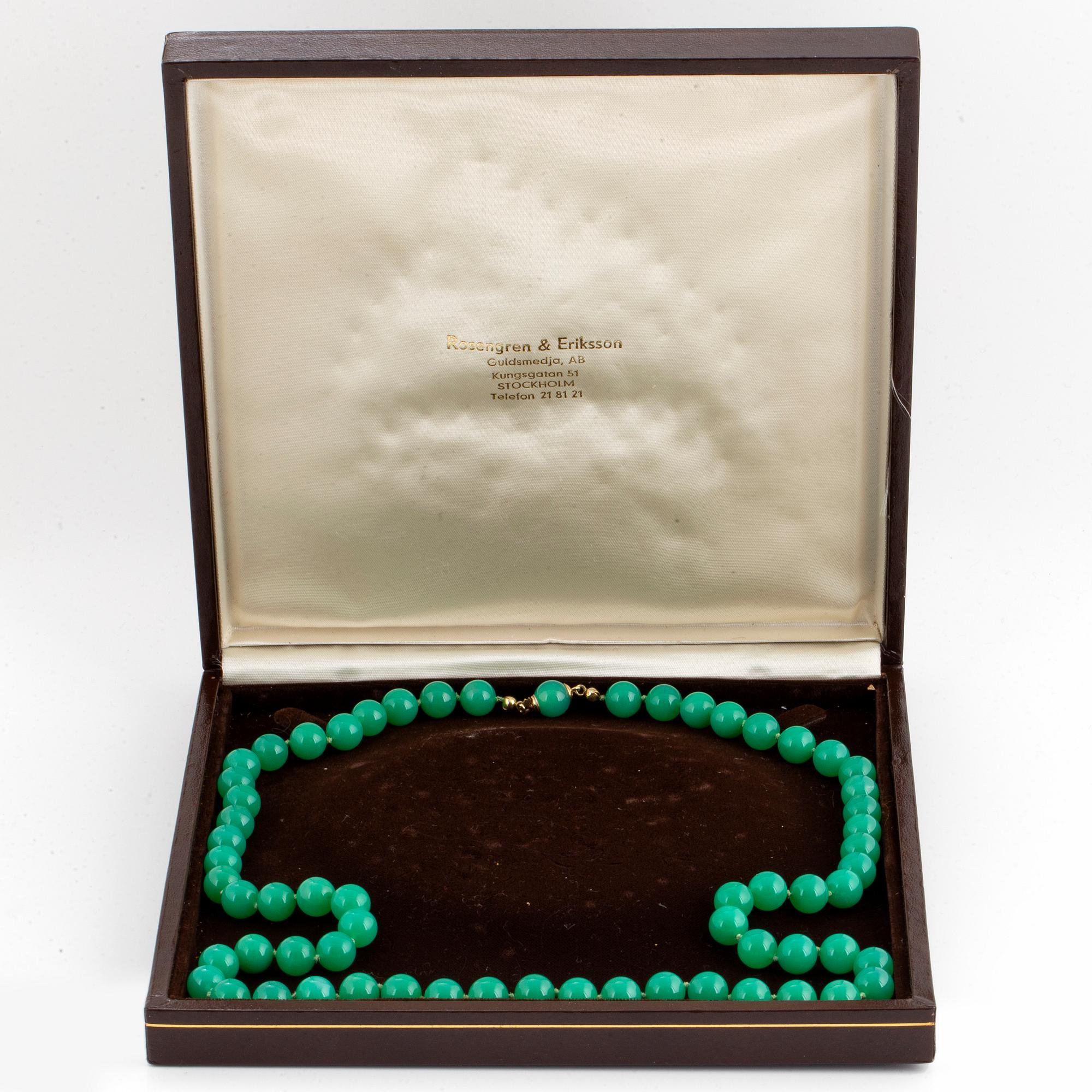 Chrysoprase bead necklace.