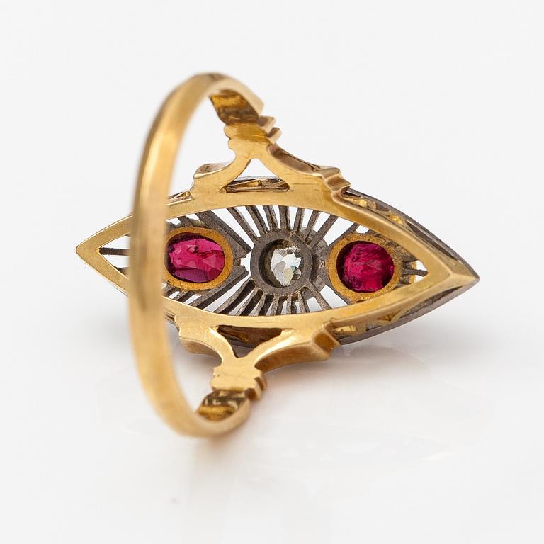 An 18K gold ring with red spinels and an old-cut diamond ca. 0.25 ct.