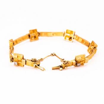 BJÖRN WECKSTRÖM, BRACELET, 'Timanttietapit', 8/8 cut diamonds, 18K gold. Lapponia 1978.