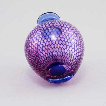 VAS, glas, "Kraka", Sven Palmqvist, Orrefors, signerad och numrerad 537, 1900-talets andra hälft.