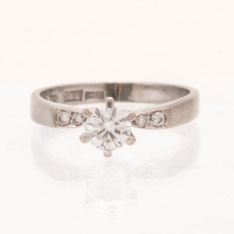 An 18K white gold ring set with round brilliant cut diamonds by Lundberg Guldatelje Amie Stockholm 1977.