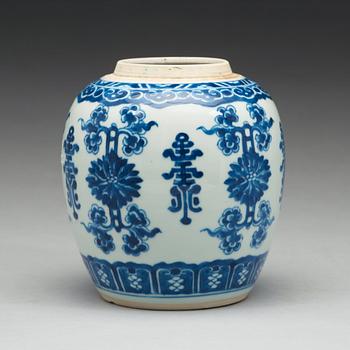 A blue and white jar, Qing dynasty, Kangxi (1662-1722).