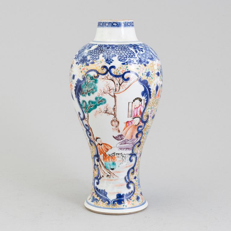 A mandarin porcelain vase, Qing dynasty, Qianlong (1736-95).