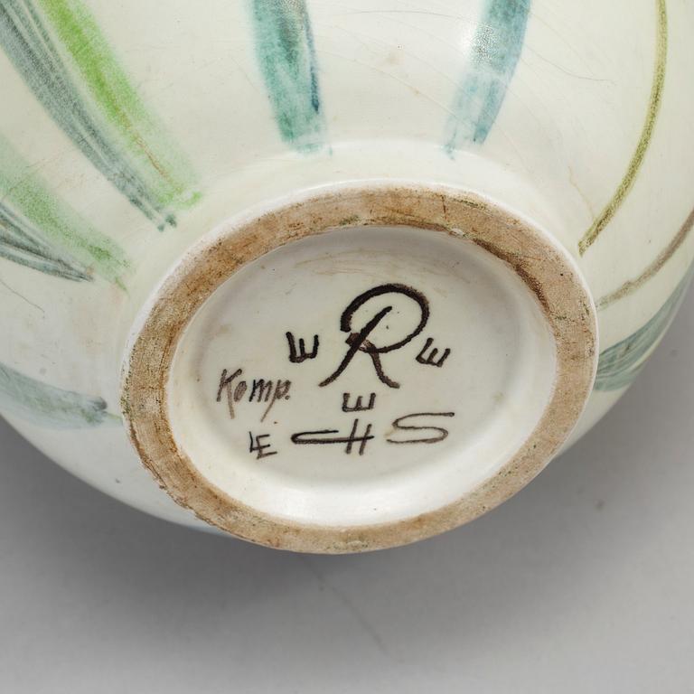 A stoneware vase by Carl-Harry Stålhane.