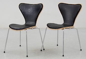 STOLAR, ett par, sjuan, Arne Jacobsen för Fritz Hansen, 1900-talets senare del.