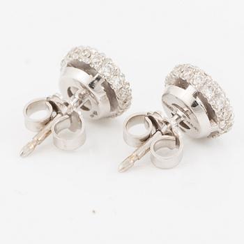 Örhängen med briljantslipade diamanter, totalt 0,86 ct.