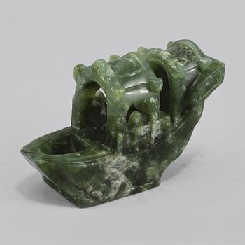 FIGURIN SAMT RING, jade, Kina, 1900-tal.