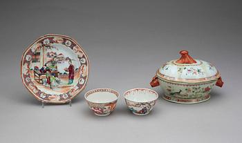 TERRIN MED LOCK,  KOPPAR, 2 st, samt FAT, porslin, Qianlong, Kina, 1700-tal.