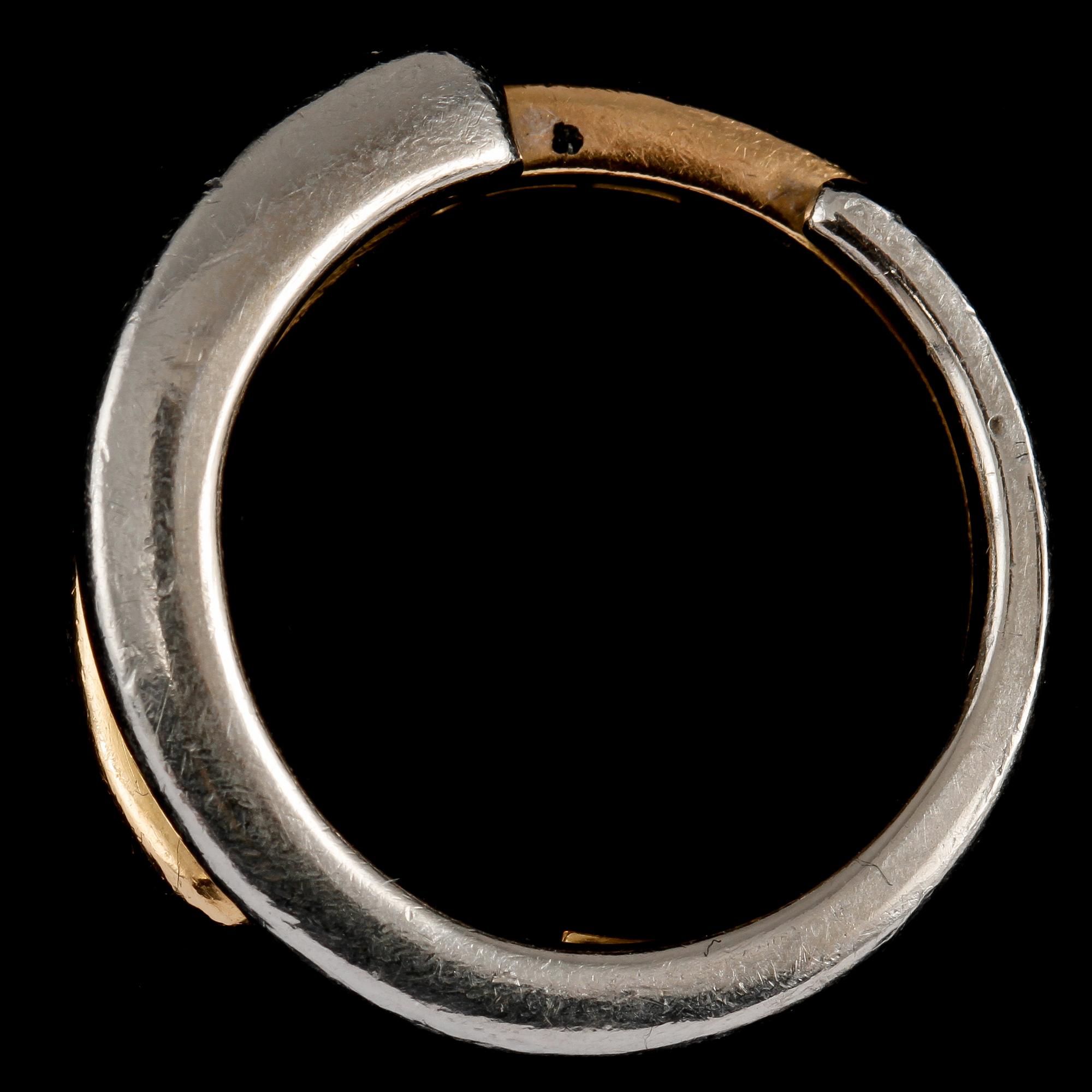 RING, platina samt 18k guld, Jarl Sandin, Göteborg, 1996. Vikt 12 g.