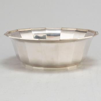 A sterling silver bowl by Wiwen Nilsson, Lund 1972.