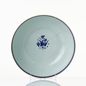 Bålar med fat, ett par , kompaniporslin. Qingdynastin, 1700-tal.