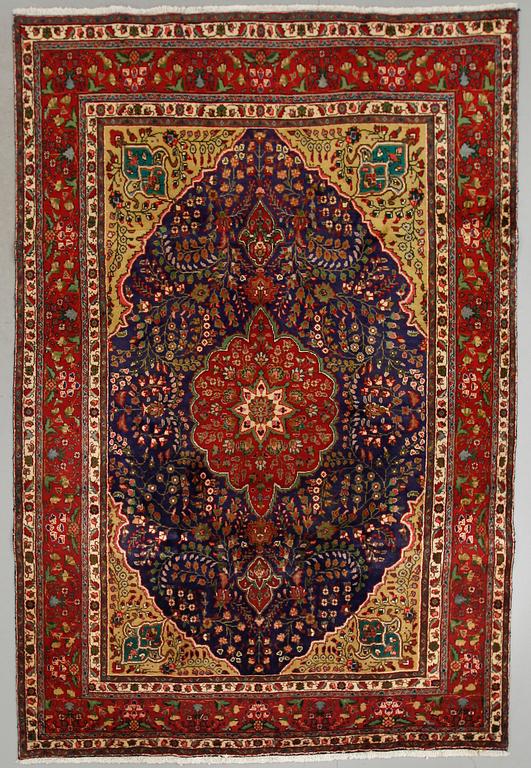MATTA, Täbriz, ca 306 x 205 cm.