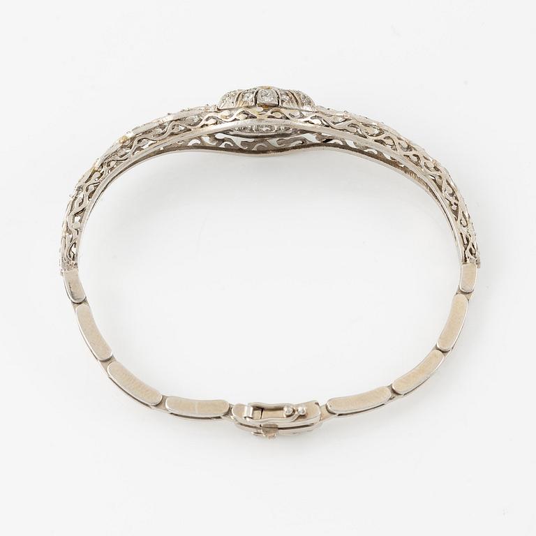 An 18K white gold bracelet with old- and eight-cut diamonds.