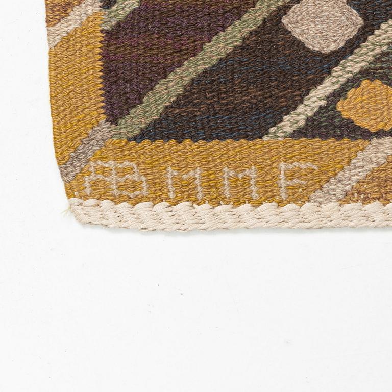 Marianne Richter, a carpet, "Strålar, gul", tapestry weave, ca 303 x 207 cm, signed AB MMF MR.