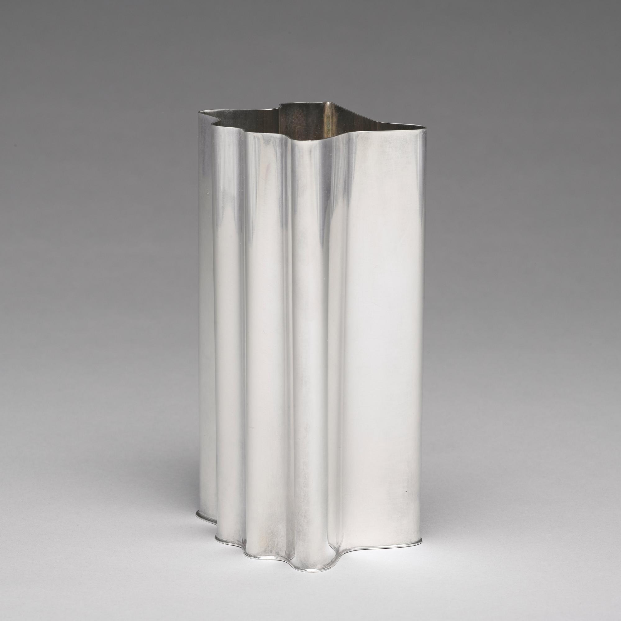 Kristian Nilsson, a sterling silver vase, Stockholm 1978.
