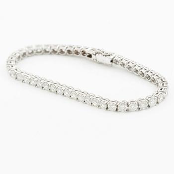 Tennis bracelet 18K white gold with brilliant-cut diamonds.