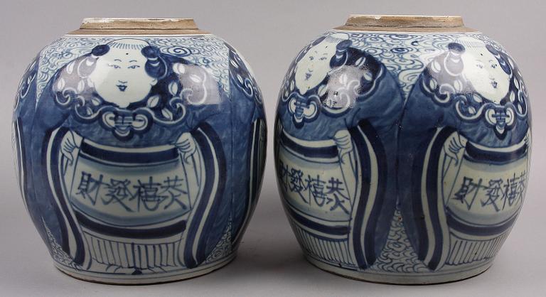 BOJANER, ett par, porslin, Kina , 1900-tal.