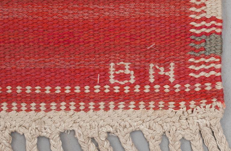 CARPET. "Falurutan, röd". Flat weave. 238 x 170,5 cm. Signed AB MMF BN.