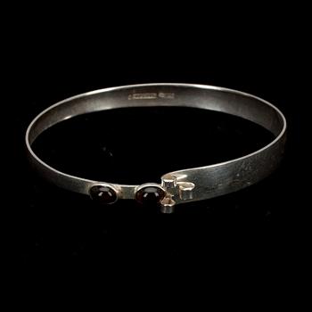 ARMBAND, 5 st. silver, bergskristall, rosenkvarts, rökkvarts, spektrolit. Finland 1959-70.