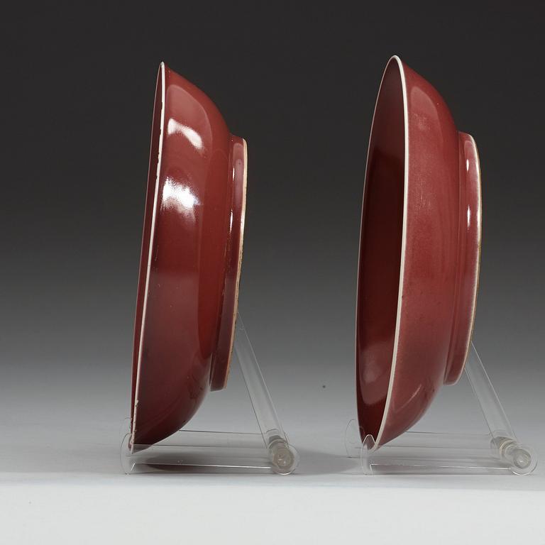 Two 'sang de boef' glazed dishes, Qing dynasty (1644-1912) with Qianlongs sealmark.