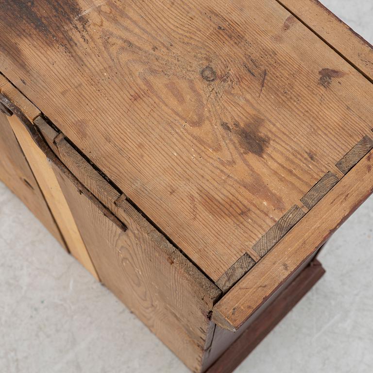 Hanging cabinet, 19th century.