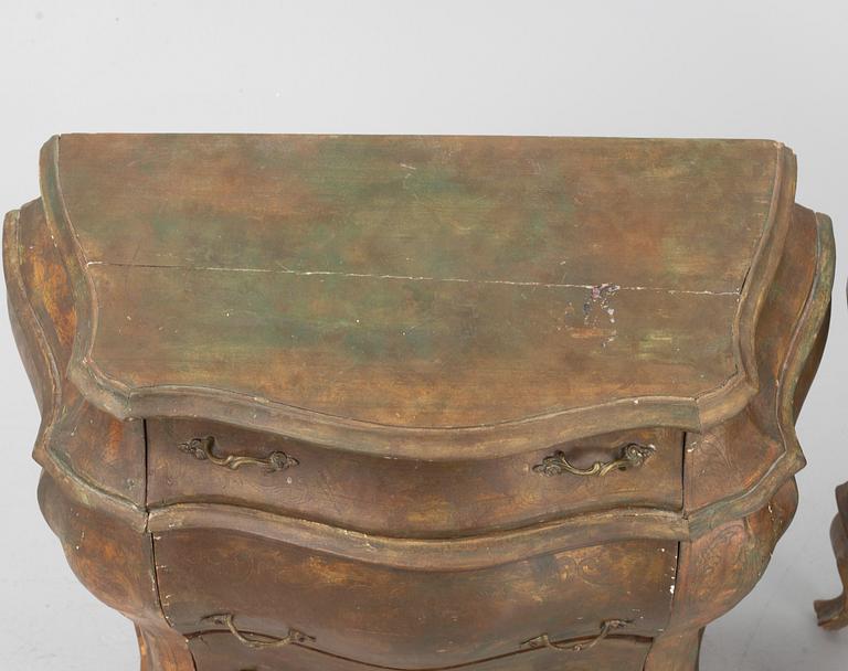 A pair of Italian rococo-style commodes, first part 20th century.