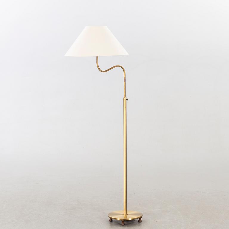 JOSEF FRANK, golvlampa, "Lilla Kamelen", modellnr 2568, Firma Svenskt Tenn.