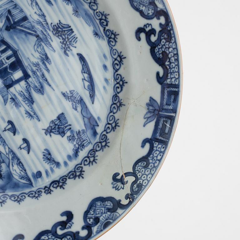 Tallrikar, sex stycken samt assietter, två stycken, porslin, Kina, Qingdynastin, 1700- och 1800-tal.