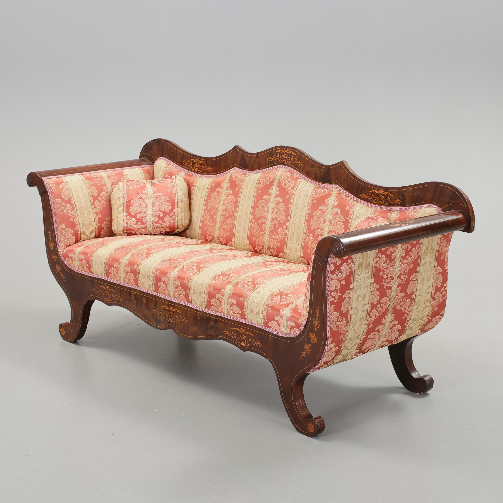 SOFFA med SOFFBORD, Karl Johanstil, omkring 1900.