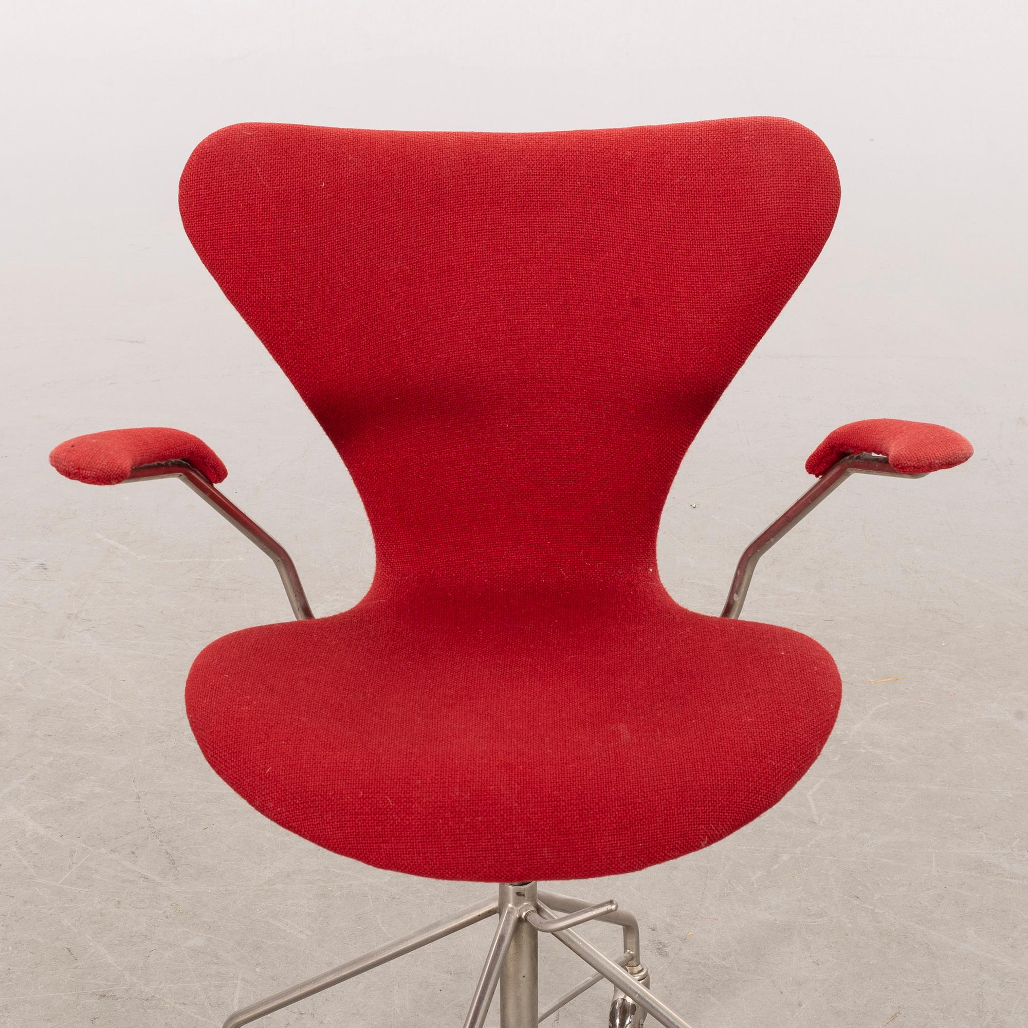 ARNE JACOBSEN, "Sjuan", kontorsstol, Fritz Hansen, Danmark, 1900-talets mitt.