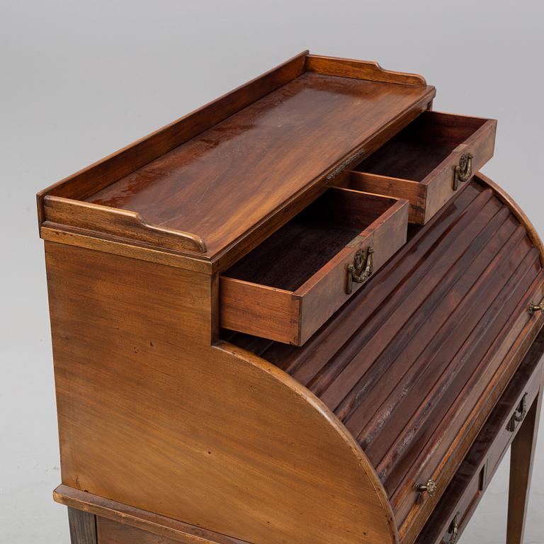 A Louis XVI style mahogany marquetry cylinder bureau, first half of the 20th century.