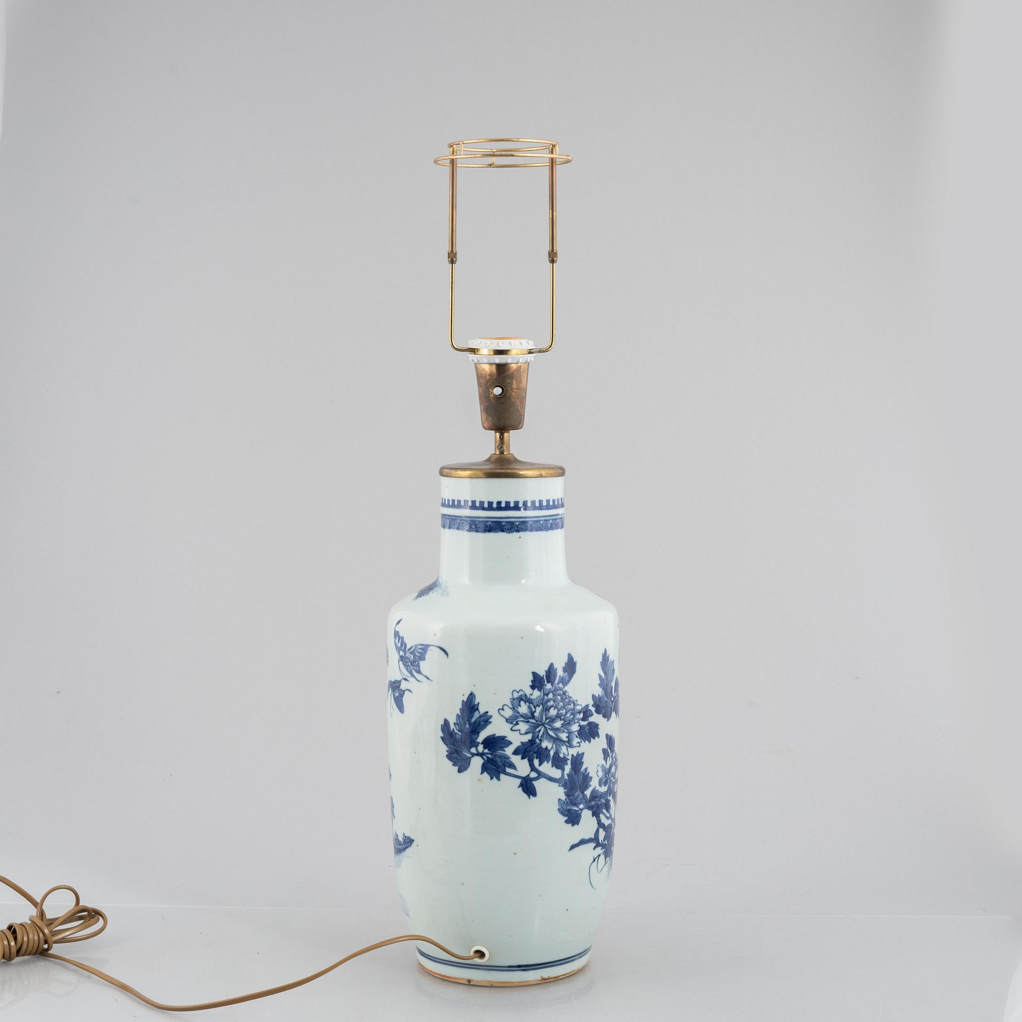 Vas, omarbetad till bordslampa, porslin, Kina, Qingdynastin, 1800-tal.