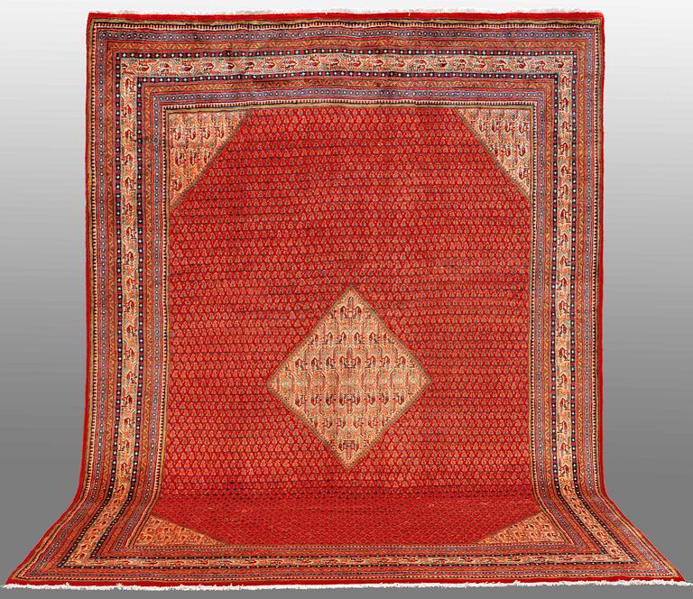 A carpet, Sarouk mir, around 360 x 260 cm.