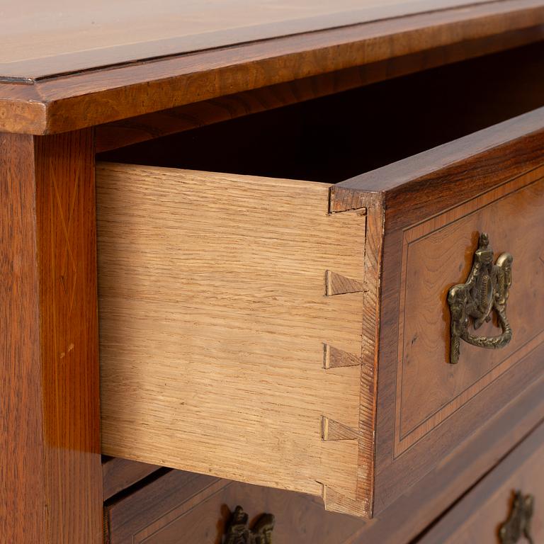 Byrå, sengustaviansk stil, omkring år 1900.