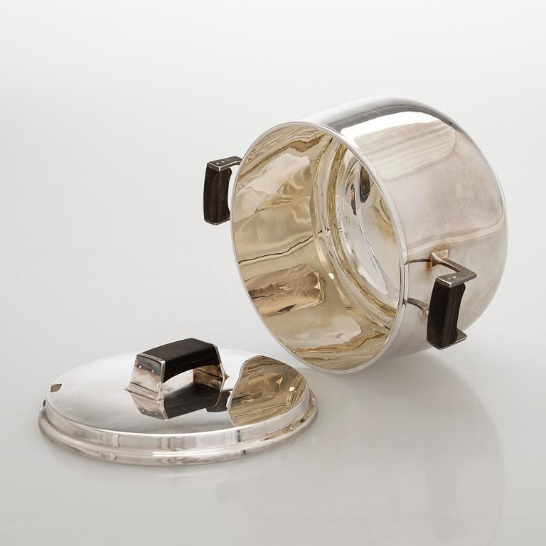 Mauno Honkanen, Såsskål med slev, silver, Tillander, Helsingfors 1958.