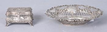 LOCKASK samt GALLERFAT, silver, importstämplar. 302 gram.