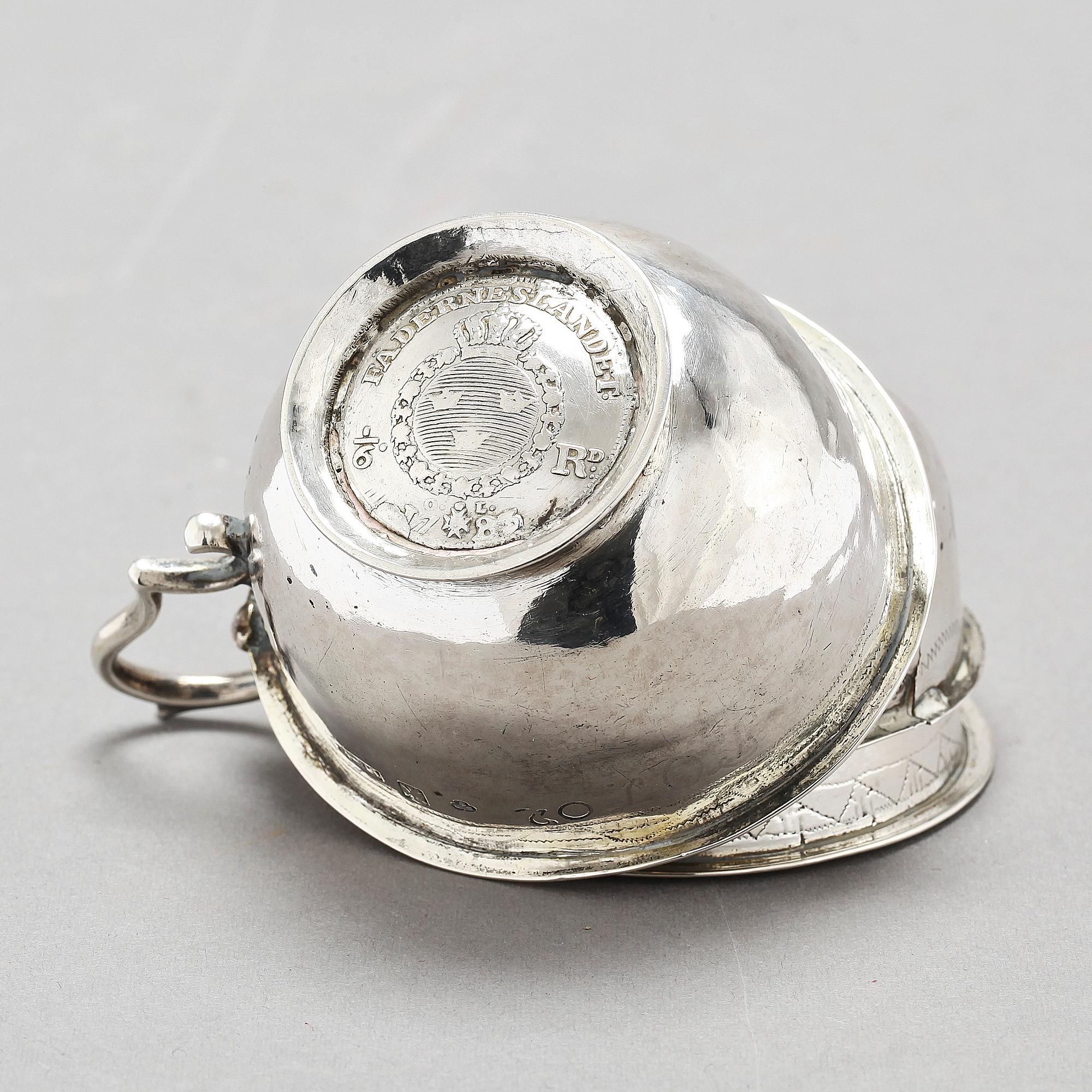 SUPKOPP, silver, Carl Petter Åberg, Arboga 1796, samt TUMLARE, 2 st, silver 1700/1800-tal. Tot ca 55 gr.