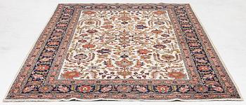 A semi-antique Tabriz carpet, c. 282 x 198 cm.
