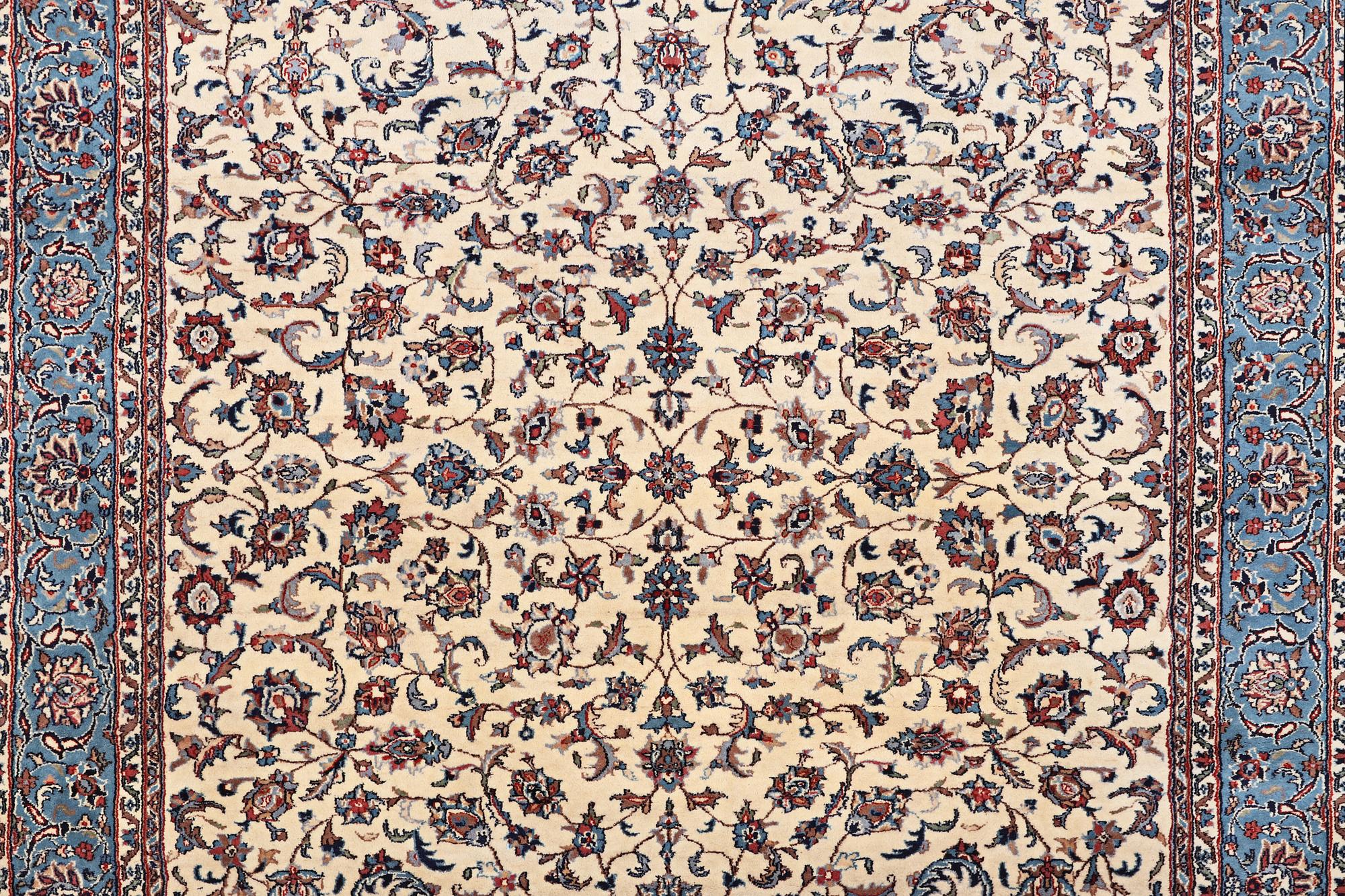 A carpet, Kashan, ca 314 x 237 cm.