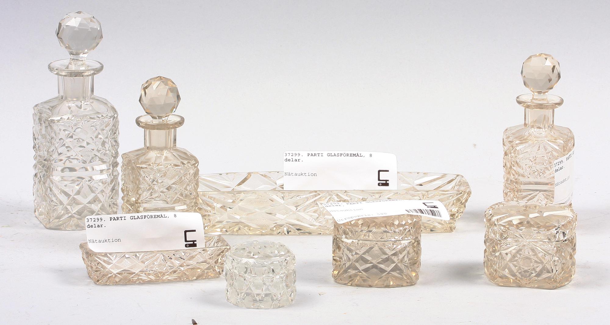 PARTI GLASFÖREMÅL, 8 delar.