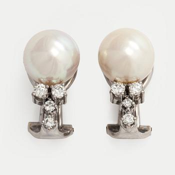 Pearl earrings, cultured pearls, brilliant cut diamonds, 18K white gold.