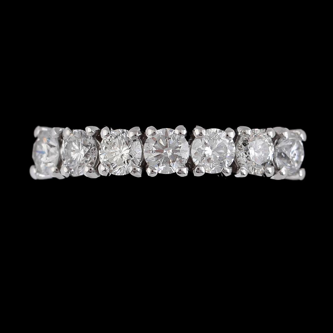 RING, 18K vitguld, 7 briljantslipade diamanter tot ca 1.46 ct.