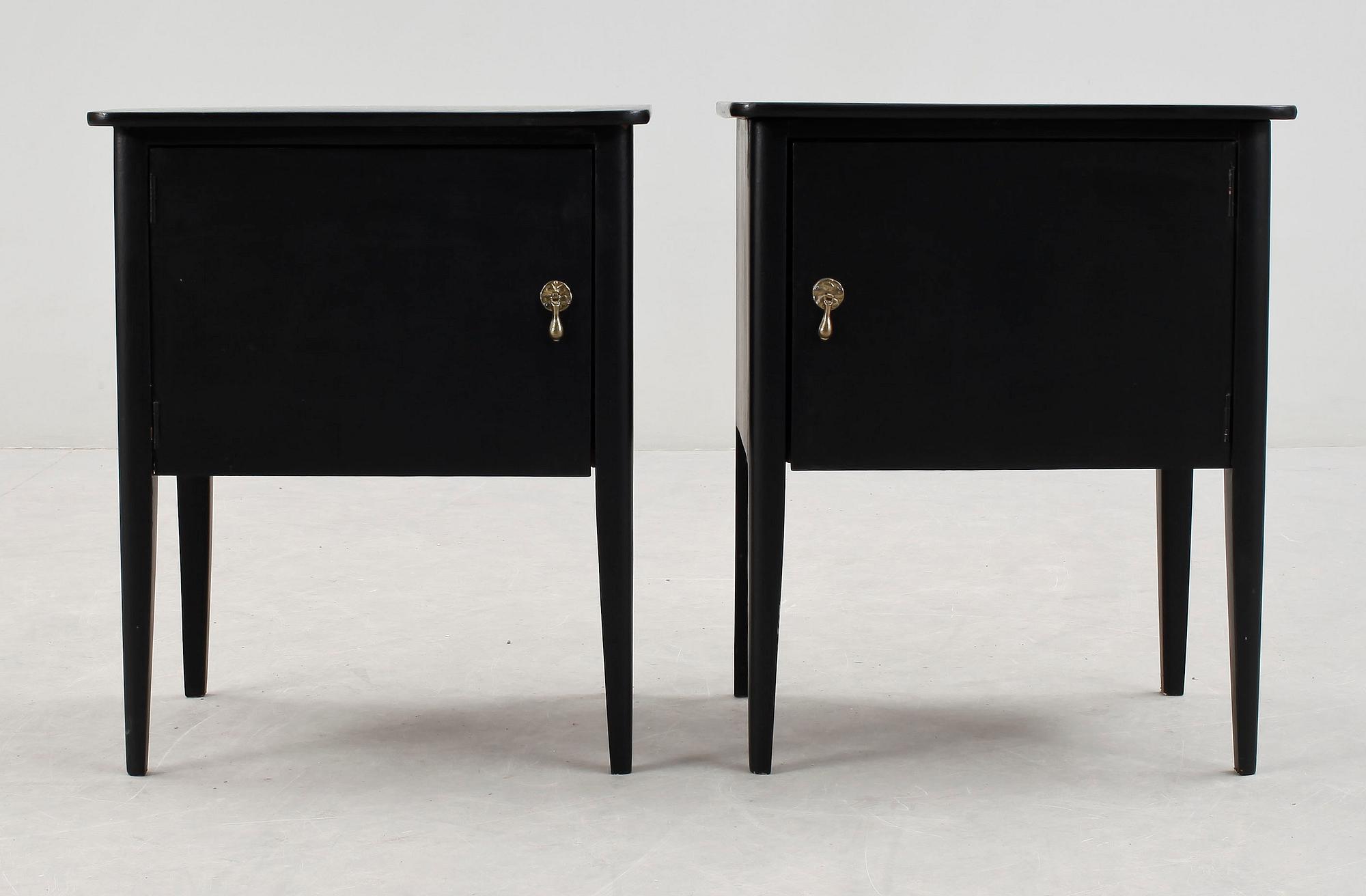 SÄNGBORD, ett par, 1900-talets första hälft.