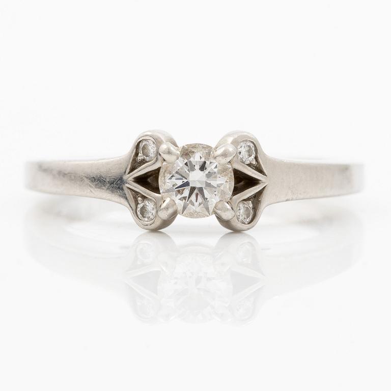 Cartier, ring platinum with round brilliant-cut diamonds.